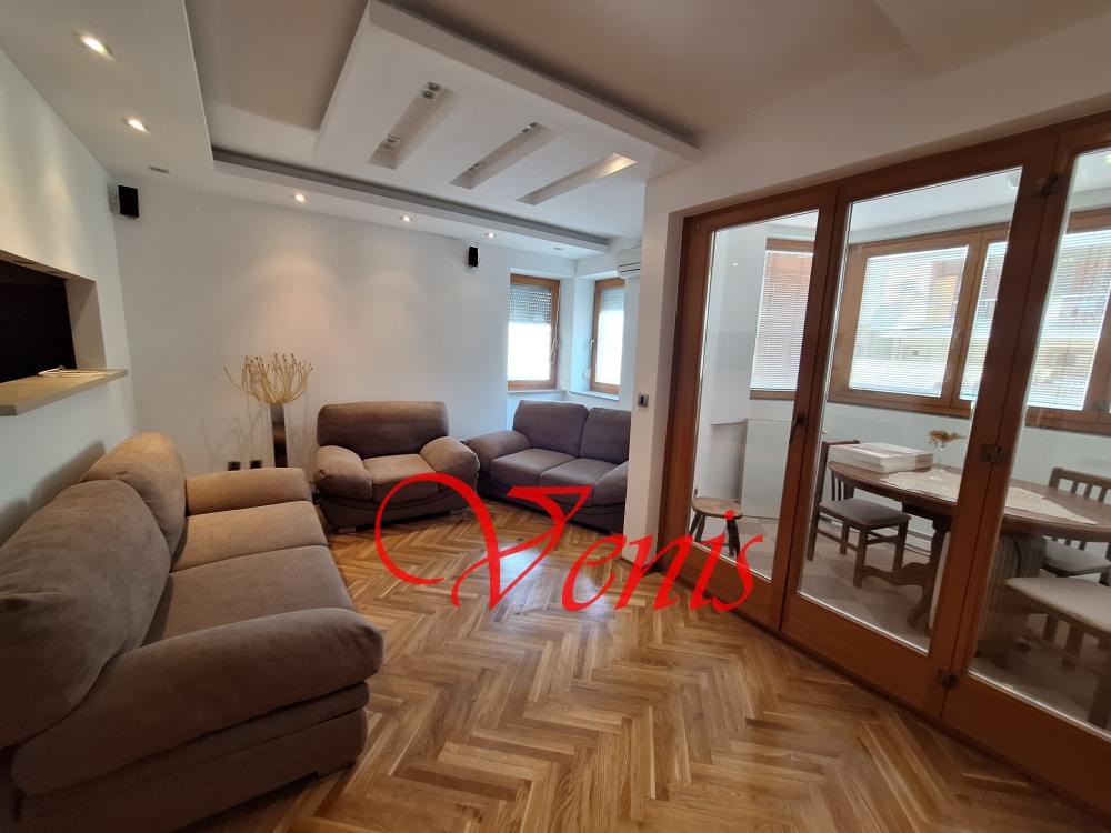 BULEVAR OSALOBOĐENJA 71 m2 - 700 Evra - USELJIV ID#2356 700 €